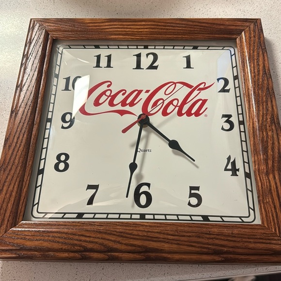 🍍 Vintage Hanover Coca Cola 13" X 13" Quartz Wall Clock 🍍 - Picture 1 of 2